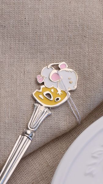 Серебряная детская ложка &laquo;Мышонок&raquo; с белой эмалью W 8100129 фото