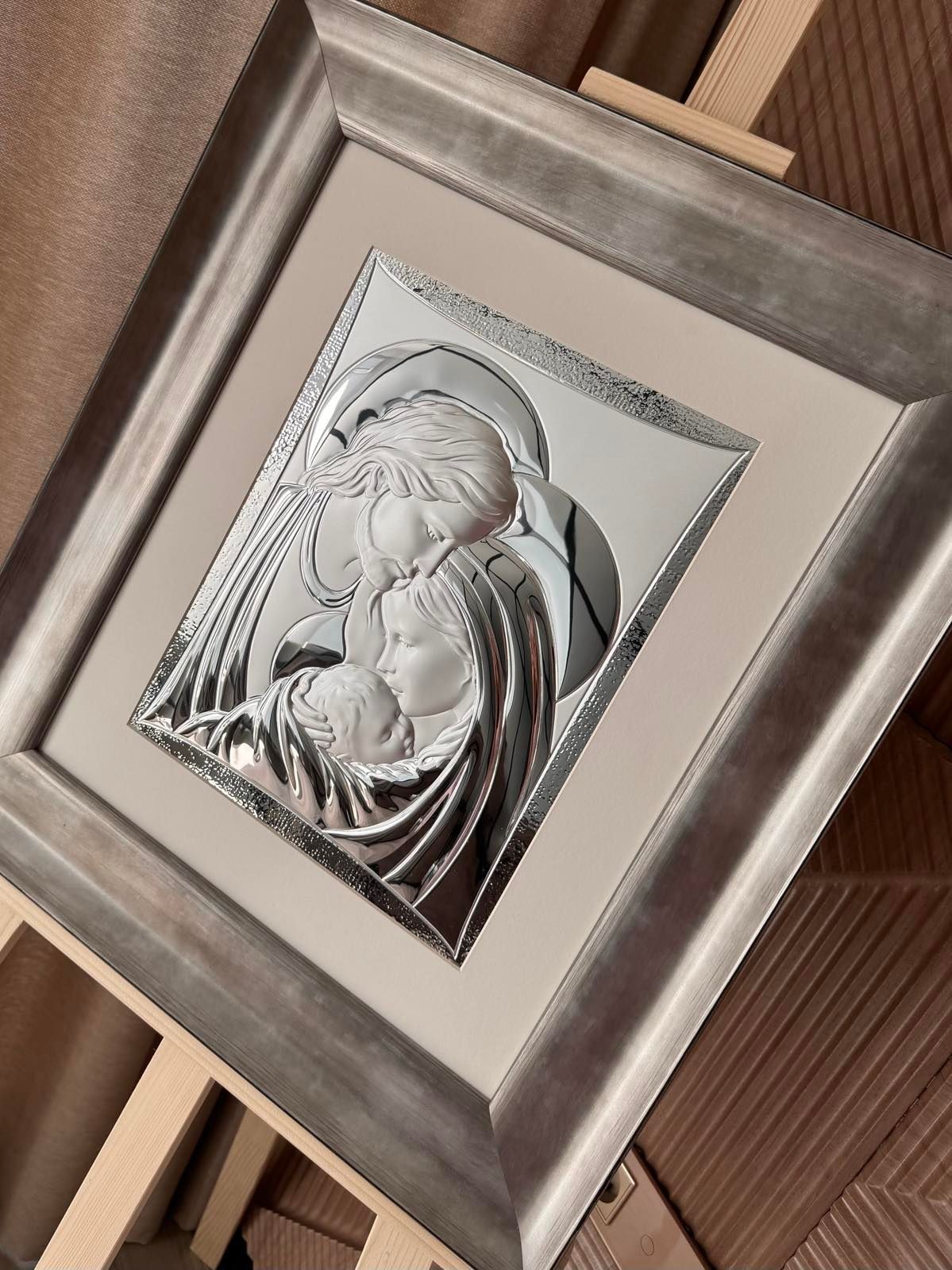 Серебряная икона &laquo;Святая Семья&raquo; 49x57 см в золотистой рамке 444071 IM 5757-616 фото