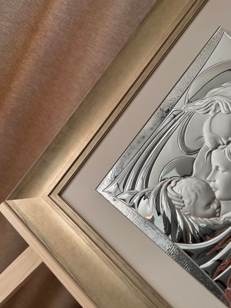 Срібна ікона &laquo;Свята Родина&raquo; 49x57 см із золотими акцентами у золотистій рамці 444071 IM 7502-673 фото